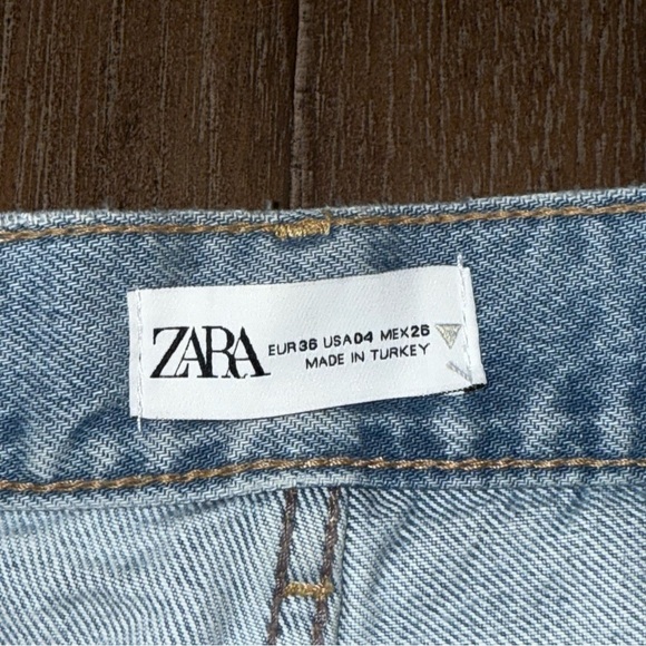 ZARA 90s High Rise Wide Leg Denim Jeans Raw Hem sz 4 light blue - Picture 7 of 11